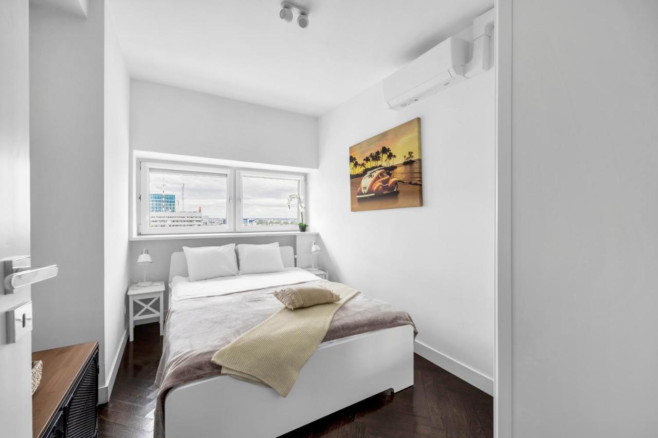 23Rd Floor 3Br Apt With Views Of Варшава Екстериор снимка
