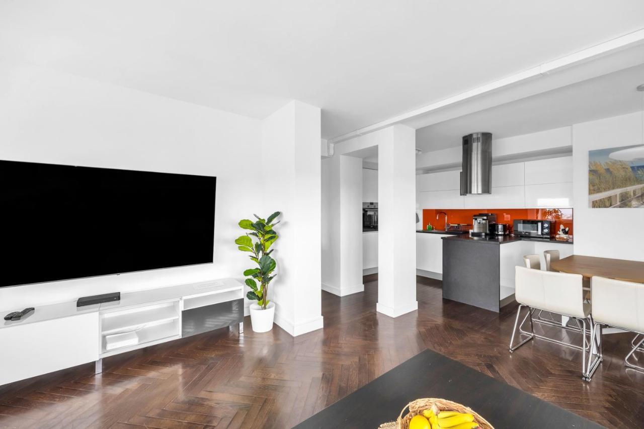 23Rd Floor 3Br Apt With Views Of Варшава Екстериор снимка