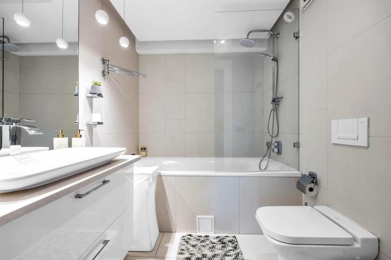 23Rd Floor 3Br Apt With Views Of Варшава Екстериор снимка