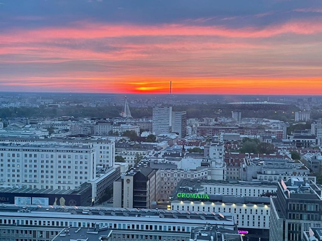 23Rd Floor 3Br Apt With Views Of Варшава Екстериор снимка